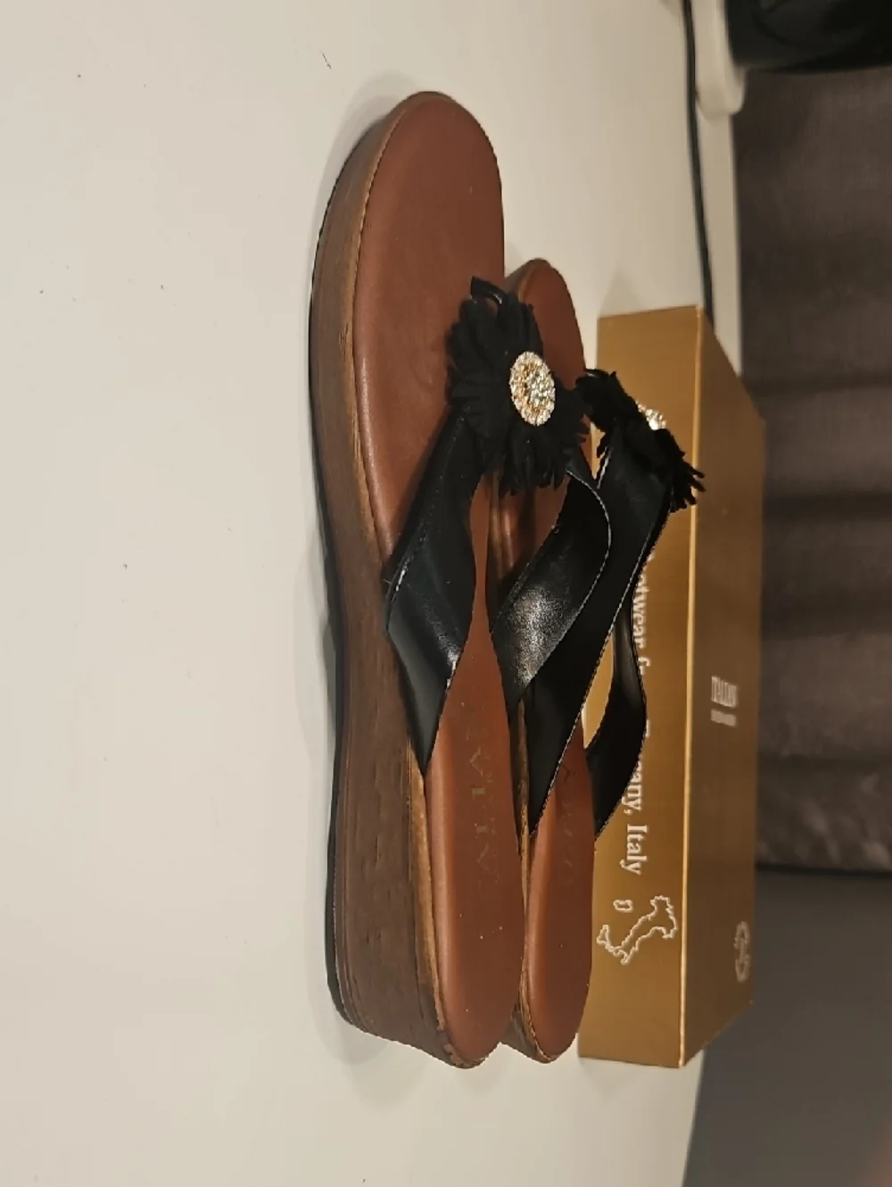 Italian Shoemakers Black Floral Jewel Slip-On Sandals - Picture 4 of 4